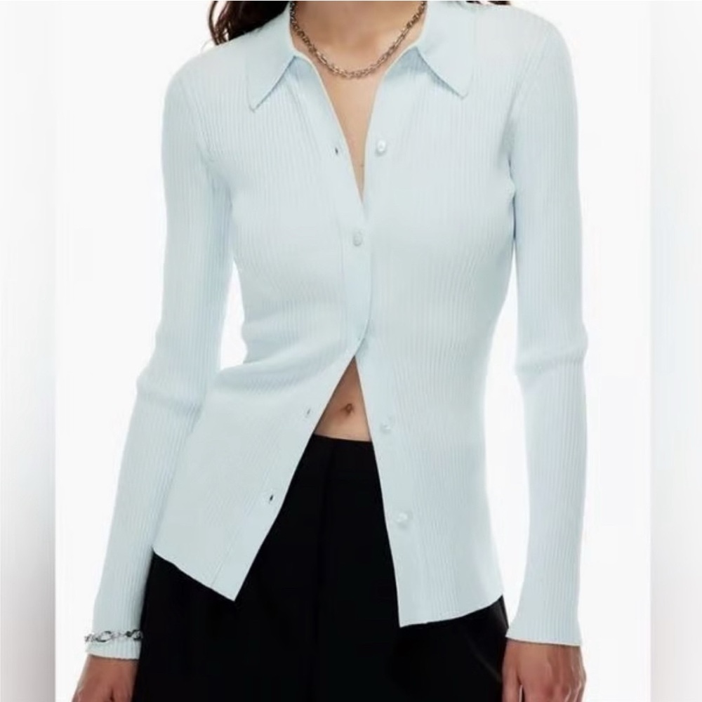 Aritzia Babaton Finley Sweater
Ribbed button up cardigan, woman’s size 2XL